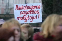 Siūloma, kad nuo rugsėjo mokyklose nebegalėtų dirbti mokytojai, turintys tik vidurinį išsilavinimą