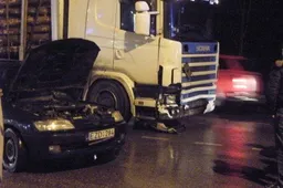 Lengvasis automobilis prie didžiosios maksimos susidūrė su miškovežiu (ATNAUJINTA. NUOTRAUKOS)