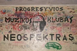 Muzikos klubo patalpose - augalimės kilmės, „zonoje“ - neaiškios kilmės medžiagos
