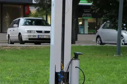 Nuo Pirmojo Alytaus „Iki“ nuvarė dviratį, ištuštintas alytiškio garažas, Veisiejuose tujos buvo nupurkštos neaiškios kilmės chemikalais