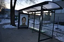 Autobusų stotelėse  įrengti draudžiantys rūkyti ženklai