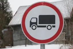 Bus ribojamas sunkiasvorio transporto eismas Ulonų ir Santaikos gatvėmis