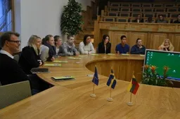 Pirmą kartą į Lietuvą atvykę gimnazistai domėjosi istorija, žiūrėjo filmą apie Alytų