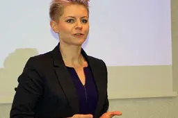 Asmeninių finansų instituto vadovė Alytuje apžvelgė metus: pasitikdami eurą lietuviai „investuoja“ ne į ilgalaikį taupymą, o į daiktus