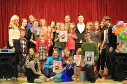Tradiciniu tampančiame talentų renginyje - įvertinimai muzikavusiai Oksanai, gimnastikavusiai Vidminai ir lipdžiusiam Danieliui