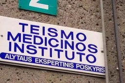Smurtas šeimoje – tai gyvenimus laužantis nusikaltimas ir tai neturi būti pateisinama jokiomis priežastimis