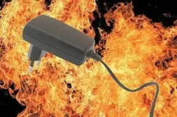 Nelaimės šauklys tūno net telefono kroviklyje