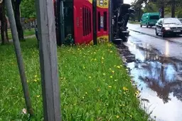 Parvirto naujo tilto statyboje naudotą krano konstrukciją gabenęs vilkikas (NUOTRAUKOS. ATNAUJINTA + TV REPORTAŽAS)