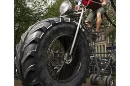 Neblaivų traktorininką policininkai įformino kaip neblaivų dviratininką