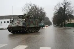 Kariškas vaizdelis Alytaus gatvėse - vikšriniai šarvuoti transporteriai ir kita sunkioji technika (Alytausgidas.lt HD TV VIDEO)