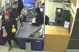 Dėl vagystės Alytaus autobusų stotyje įtariame moteris raudona kepure (VIDEO)