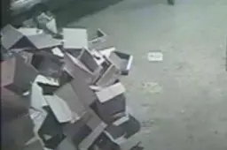 Policija prašo atpažinti įrankių vagyste įtariamą asmenį
