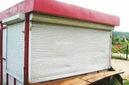 Veisiejuose laikinai uždarytas mėsa prekiavęs kioskas