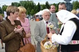 Vicemerei Danguolei rūpės tvarka, turizmas, sportas, kultūra, jaunimas ir bendruomenės, vicemerei Nijolei - švietimas, sveikata, viešieji ryšiai, užsienis, verslas ir vaikai