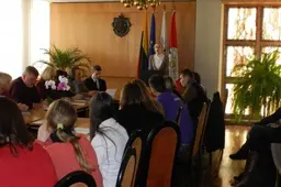 „Dauguma vaikų savo požiūrį atsineša iš šeimos“, todėl mokykla dėl to visiškai nekalta...
