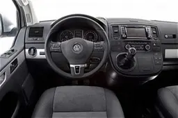 „VW Multivan“ partrenkė važiuojamąja kelio dalimi ėjusią moterį (ATNAUJINTA)