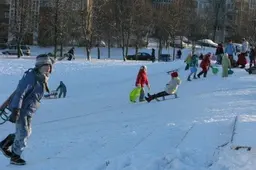 Mokiniai per šalčius į mokyklas neturėtų eiti