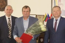 Padėkota 27 metus mokyklai vadovavusiam Alfonsui Žiūkui