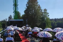 Alytaus miesto gimtadienio apdovanojimai išdalyti ant tilto, vedančio į būsimąją Lietuvos kultūros sostinę