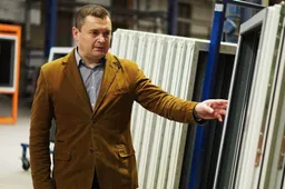 Langų įmonės augimas Alytuje vyko ir per pasaulį krečiančias krizes: svarbiausia – mokėti semtis patirtį iš pamokų