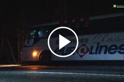 Vėjas nuo kelio netoli Alytaus nupūtė autobusą