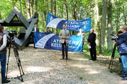 Pagerbė holokausto aukas, buvusioje Alytaus sinagogoje atidarė audiovizualiųjų menų centrą