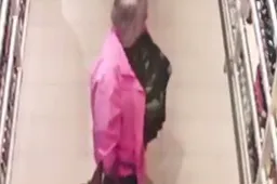 Nuotraukoje matoma moteris gali turėti tyrimui reikšmingos informacijos