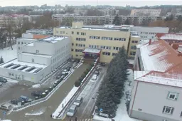 Mirė į lieptą sniego motociklu atsitrenkęs vyras