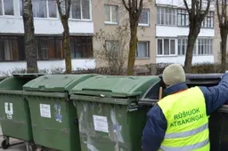 Eksperimentas pasiteisino: prie konteinerių vėl budi prižiūrėtojai