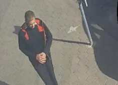 Ieškomas moterį apiplėšęs asmuo