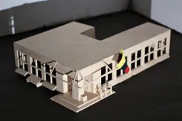 Jaunoji Simno bibliotekininkė aplinkinius stebina savo sukurtais pastatų maketais