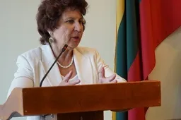 Danutei Bačinskienei – auksinis profsąjungų konfederacijos apdovanojimas