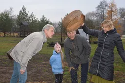 Mainų punktų pavadinimų autoriai su šeimomis apdovanoti viešnage „Grikuco“ sodyboje