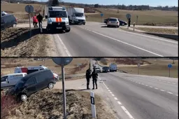 Į „Mazdą” įsirėžusio „Dacia“ automobilio vairuotojui prireikė medikų pagalbos