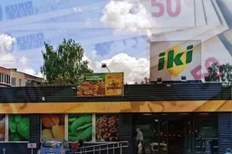 Atsiskaitė netikrais pinigais