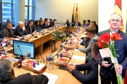 Paskutiniame šiemet tarybos posėdyje – apdovanojimas dvasininkui ir kalėdinės premijos visiems darbuotojams