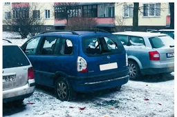 Vyriškis iškūlė moters automobilio stiklus