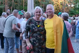 Alytiškiai matavosi Mindaugo sostą ir giedojo himną