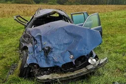 Traumas patyrė BMW vairavęs neblaivus nepilnametis ir visi automobilio keleiviai