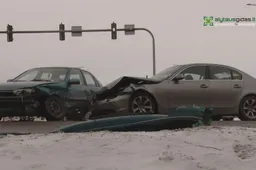 Likiškėlių ir Santaikos gatvių sankryžoje „Hyundai“ susidūrė su BMW (VIDEO. NUOTRAUKOS)