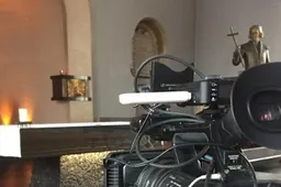 Tikintieji jungiasi į bendrą maldą internete