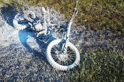 Užsiliepsnojus motociklui nukentėjo juo važiavęs nepilnametis