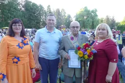 Ąžuoliniuose pagerbti kraštiečiai