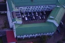 Po avarijos vairuotojas ir keleivis pasišalino iš automobilio, priklausančio policininkui