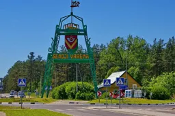 Neblaivus vairuotojas nestojo, girtumą tikrintis atsisakė, įspyrė policininkei ir apgadino tarnybinį automobilį