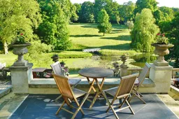 5 privalumai kodėl verta investuoti į kokybiškus lauko baldus