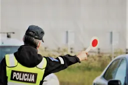 Po pasišalinimo iš avarijos sulaikytas vairuotojas įpūtė beveik 4 promiles