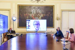 Apie tai, kaip nesumokyklinti vaikystės, su prezidentu kalbėjosi ir alytiškė švietimietė