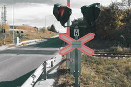 Mirksinti geležinkelio pervaža klaidina vairuotojus