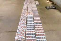 Slėptuvė – dvigubas mikroautobuso dugnas